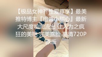 露脸纹身的妹子，后入啪啪，完事后一脸享受开心笑了