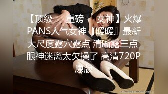 【新片速遞 】白丝袜萝莉美眉 穿着洛丽塔服装 趴着被大肉棒爸爸无套后入 小穴淫水超多 [136MB/MP4/02:20]