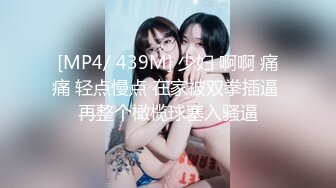 DouYin-抖音-可爱大菠萝,丰满居家少妇重磅礼物攻击下私拍大迟度4V