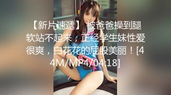 3P爱笑兼职牛仔裤女孩