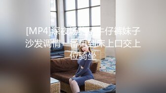 科技园女厕蹲守牛仔裤大美妞 毛丛间阴户高高突起就开一个小缝