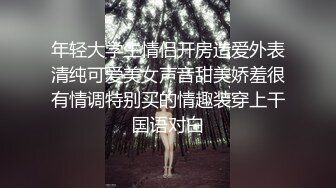 瞅着很眼熟的童颜大奶美眉撕破丝袜和粉丝炮友在KTV的沙发上啪啪