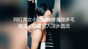 草莓 带着女友闺蜜出来度假 露天泳池里差点干起来