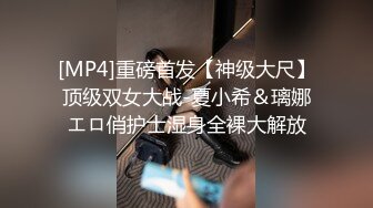 脸上有颗痣长相文静美女小尺度诱惑，揉捏奶子脱下内裤翘起美臀，白皙圆润屁股非常，看着非常诱人想插入