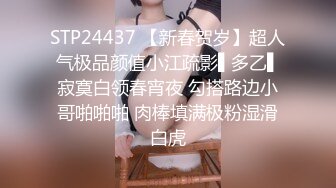 有钱人的快乐就是这么枯燥无味 ktv点三个妹子 一个唱歌 两个舔脚