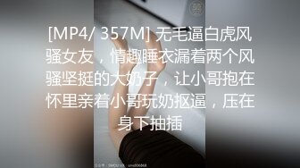 做爱高手舔屄的同时拿手指扣屄女人受不了