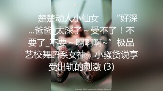 黑丝露脸轻熟女风骚人妻被几个大哥在床上风骚蹂躏，揉奶玩逼疯狂草嘴又干逼，对着脸撸大鸡巴淫声荡语不断