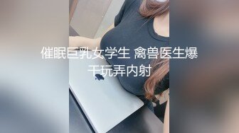 探出身子和舍友聊天 手上还忙着在插屁眼