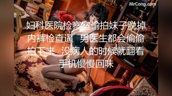 美乳小女友今天做爱好主动，肉棒骑累了就用舌头奖励她的小穴