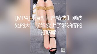 [MP4/ 676M] 猥琐小哥迷翻漂亮的小女友找来朋友一起来玩3P