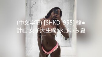 漂亮美女 牛仔裤开破洞 撅着屁屁被大鸡吧无套爆菊花 这么粉嫩的无毛鲍鱼都操腻了 内射