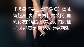 学校厕所TP同班女同学嘘嘘 出来拍脸时被她发现了跑过来要打我