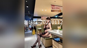 长发美女 清澈的尿液从茂盛的穴毛中喷射而出