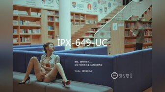 私密保健会所（女子养生SPA）偷拍小徒弟刚来，师姐用自己的身体来教保健推油抠逼