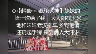 两个长发妹妹真放得开，全部脱光光，剃毛白虎都是蝴蝶逼