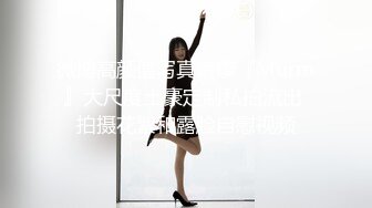 色胆包天猥琐四眼仔大白天楼道里脱光苗条美腿性感小女友啪啪玩的花样还不少搞的大叫很刺激1080P原版