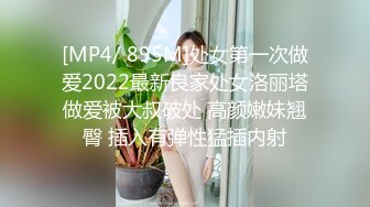 公寓女厕双机位全景偸拍各种学生和上班族小姐姐方便，逼脸同框全身有美女有美逼 (3)