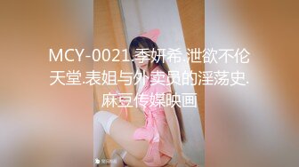 【新片速遞】 新人眼镜嫩妹子，一个人躲在卧室中露脸自慰特写手指扣阴蒂[296M/MP4/25:56]