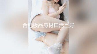 淫荡的黑丝露脸母狗骚人妻，给大哥口交大鸡巴，激情上位无套抽插，道具蹂躏骚穴淫水多多