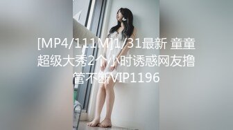 外语系文静小仙女 尿尿都如此文静，为了防止尿偏了 用纸巾夹在大腿侧，细节处理的好 爱爱一定很舒服!