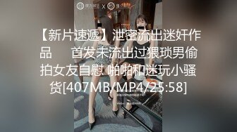 黑丝露脸小美女来大姨妈了还发骚呢，经不住狼友的礼物轰炸，脱光了给狼友看，揉奶摸逼逼，掰开展示不敢插入