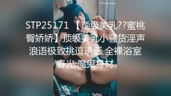 漂亮女友 在家被扛着大长腿无套输出 爸妈在隔壁都不敢叫出声 电视声音开大点 当然他们不会进来 只是怕听到尴尬