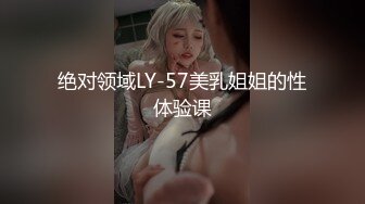 【新片速遞】饭后洗碗的媳妇，正在厨房忙活儿，老公性瘾来了，骚婆娘碗都不洗，立马蹲下来吃鸡，真浪！[23M/MP4/01:17]