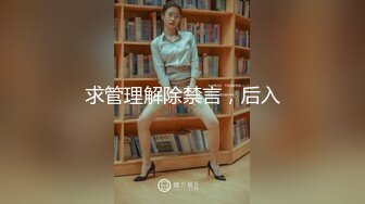 骚人妻露脸在家被两个大哥玩弄，乖巧的舔弄大鸡巴