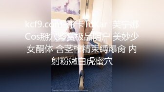 娇小身材苗条妹子【小骚猫】浴缸洗澡再床上自慰秀，按摩器震动无毛嫩穴掰开特写，非常粉嫩不要错过