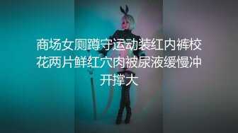 躲在气窗偷拍美女洗澡一个不留神差点被发现