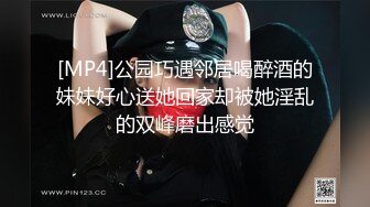 外站流出海边浴场女厕偷拍美女嘘嘘更衣最后一个美眉的阴毛浓密性感