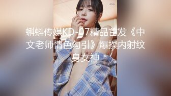 推特喜欢撸铁健身的精神小伙约会苗条长发美女小姐姐，电玩城玩够路边车震，高潮喷水湿了一地嗲叫不停还说好爽