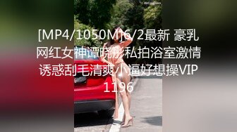 美女酒吧当众露奶露逼 现在的年轻人真能玩 玩的也嗨