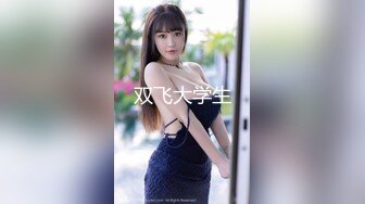 新流出厕拍大神潜入商场女厕❤️近景高清侧后拍美女尿尿牛仔裤靓妹屁股被经血染红了