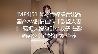 青春美少女、体验性的快乐，躲在厕所里用AV棒插小穴，淫水流了好多！