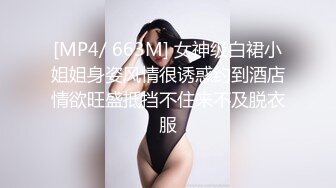 YC商场抄底抹胸花褶裙清纯玉女 粉色窄内两侧毛毛全都钻出来了