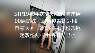 [MP4]换风格 漂亮小少妇 肤白臀翘 沙发前跪下口交 这画面真有冲击力