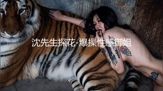 清纯水嫩的大学美女被猥琐眼镜男带回出租屋用超大振动棒搞得淫水直流后再狠狠抽插,这种玩法迟早要被操坏!