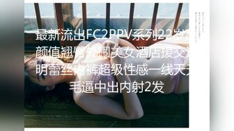 两个高挑美女护士制服白丝情欲躁动互相爱抚，戴上硕大鸡巴啪啪大力抽送